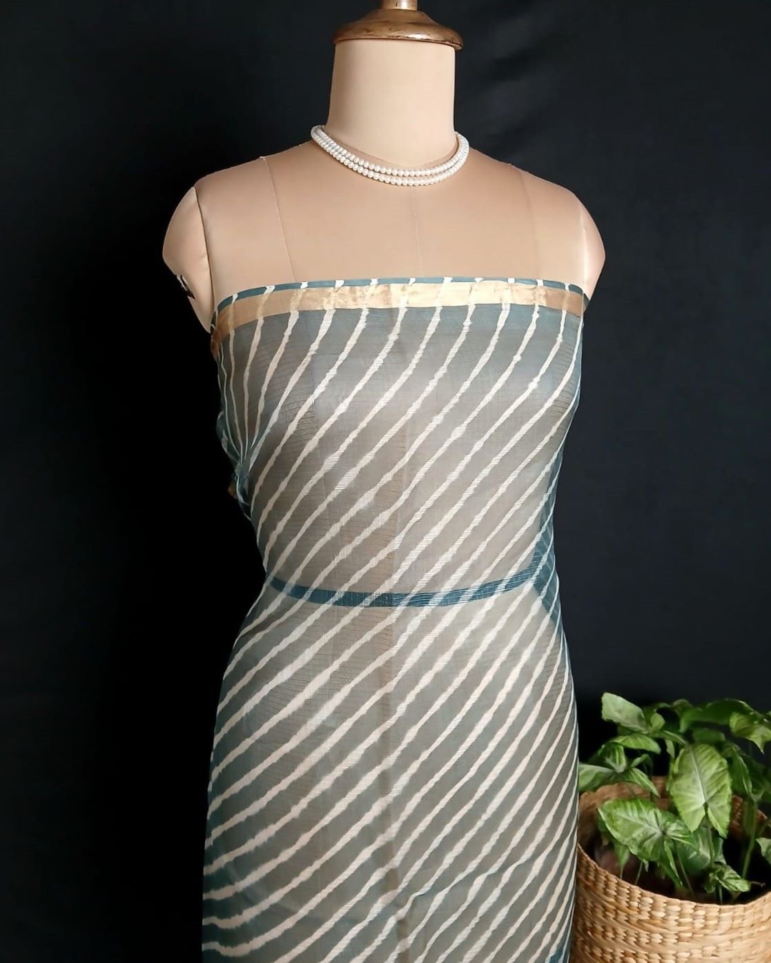 Hand tie-dye Leheriya on Kota Silk (HTKS0011) - Image 7