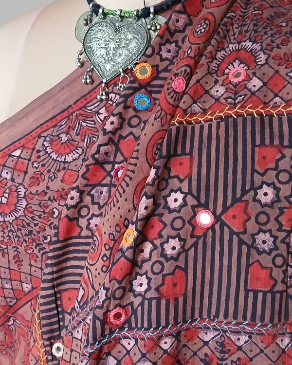 Barmer Ajrakh with Embroidered Palla Mul Cotton Saree - (AMCE1021) - Image 5