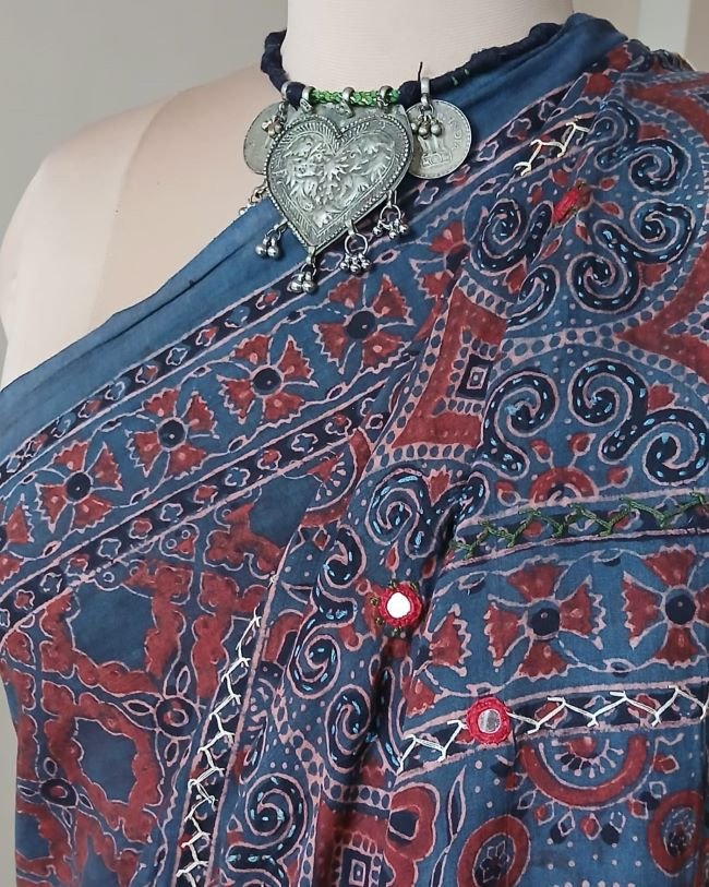 Barmer Ajrakh with Embroidered Palla Mul Cotton Saree - (AMCE1025) - Image 5