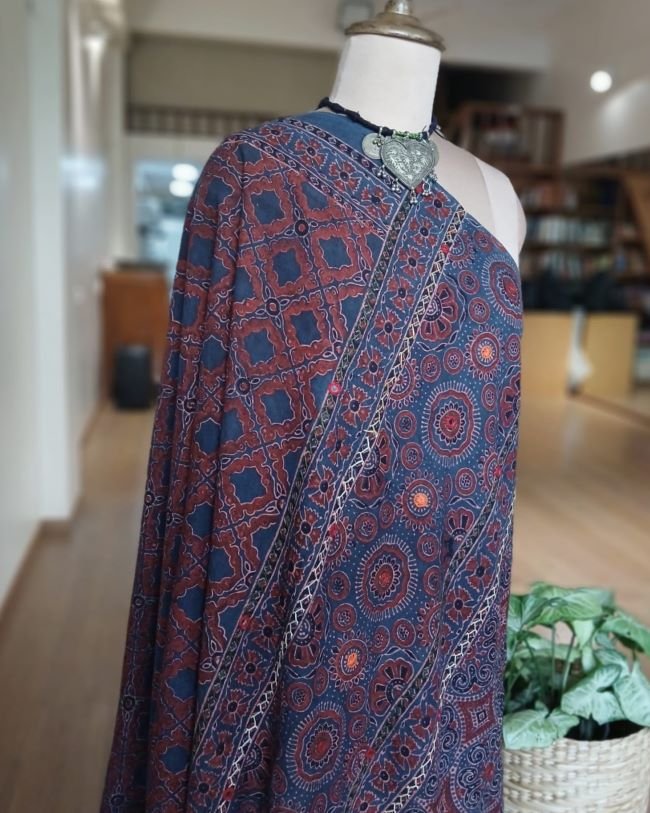 Barmer Ajrakh with Embroidered Palla Mul Cotton Saree - (AMCE1025) - Image 7