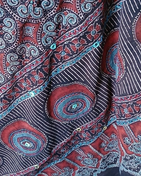 Barmer Ajrakh with Embroidered Palla Mul Cotton Saree - (AMCE1026) - Image 8