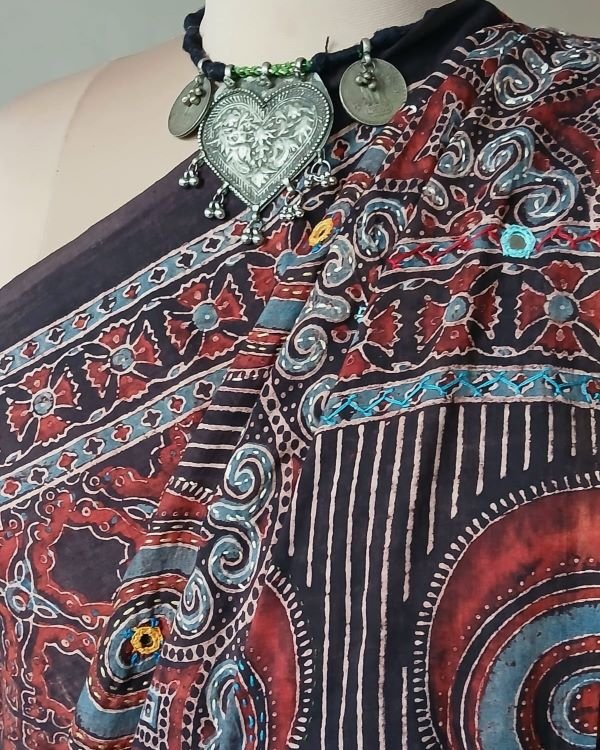 Barmer Ajrakh with Embroidered Palla Mul Cotton Saree - (AMCE1026) - Image 5