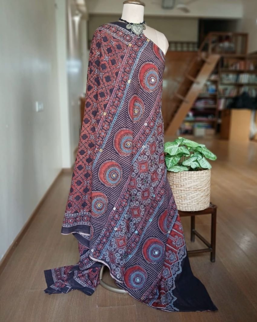 Barmer Ajrakh with Embroidered Palla Mul Cotton Saree - (AMCE1026) - Image 6