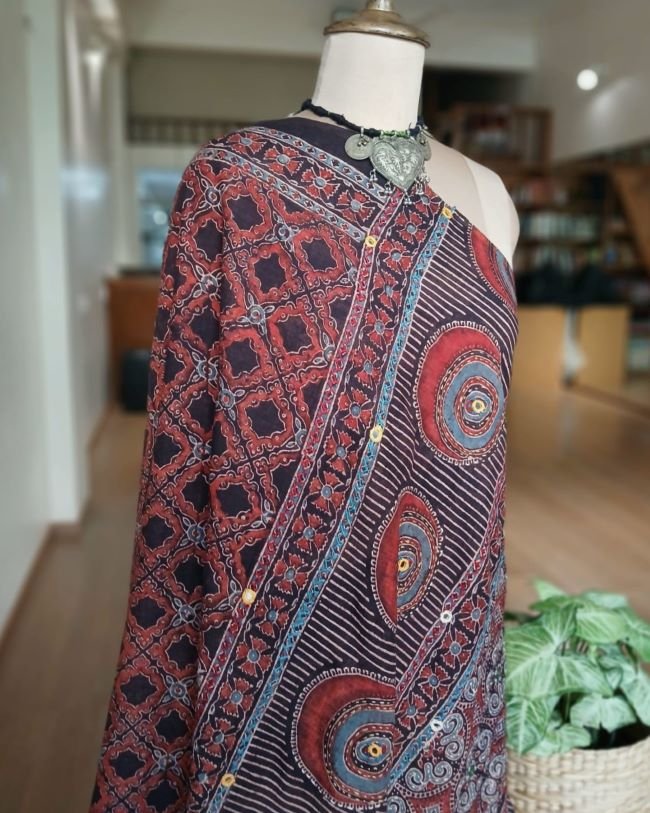 Barmer Ajrakh with Embroidered Palla Mul Cotton Saree - (AMCE1026) - Image 7