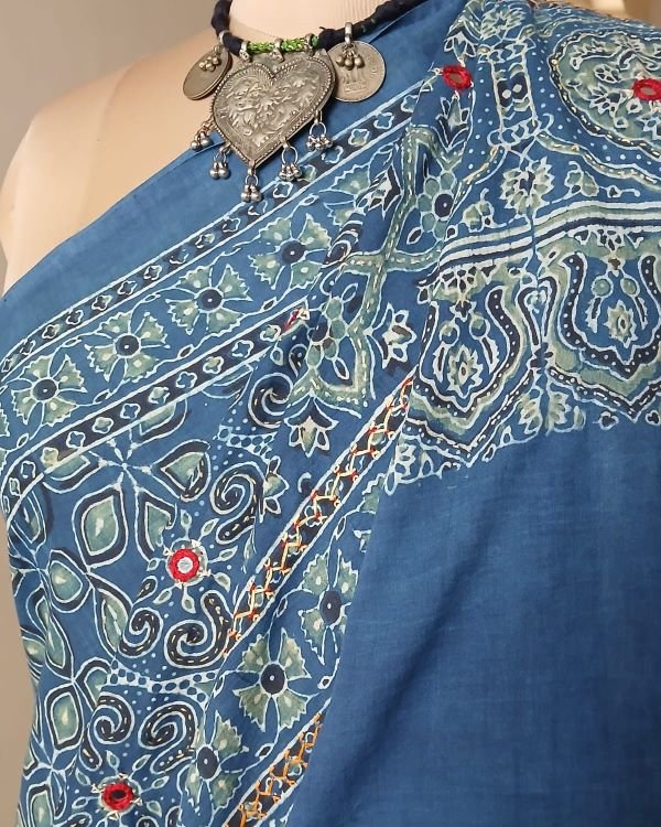 Barmer Ajrakh with Embroidered Palla Mul Cotton Saree - (AMCE1032) - Image 5