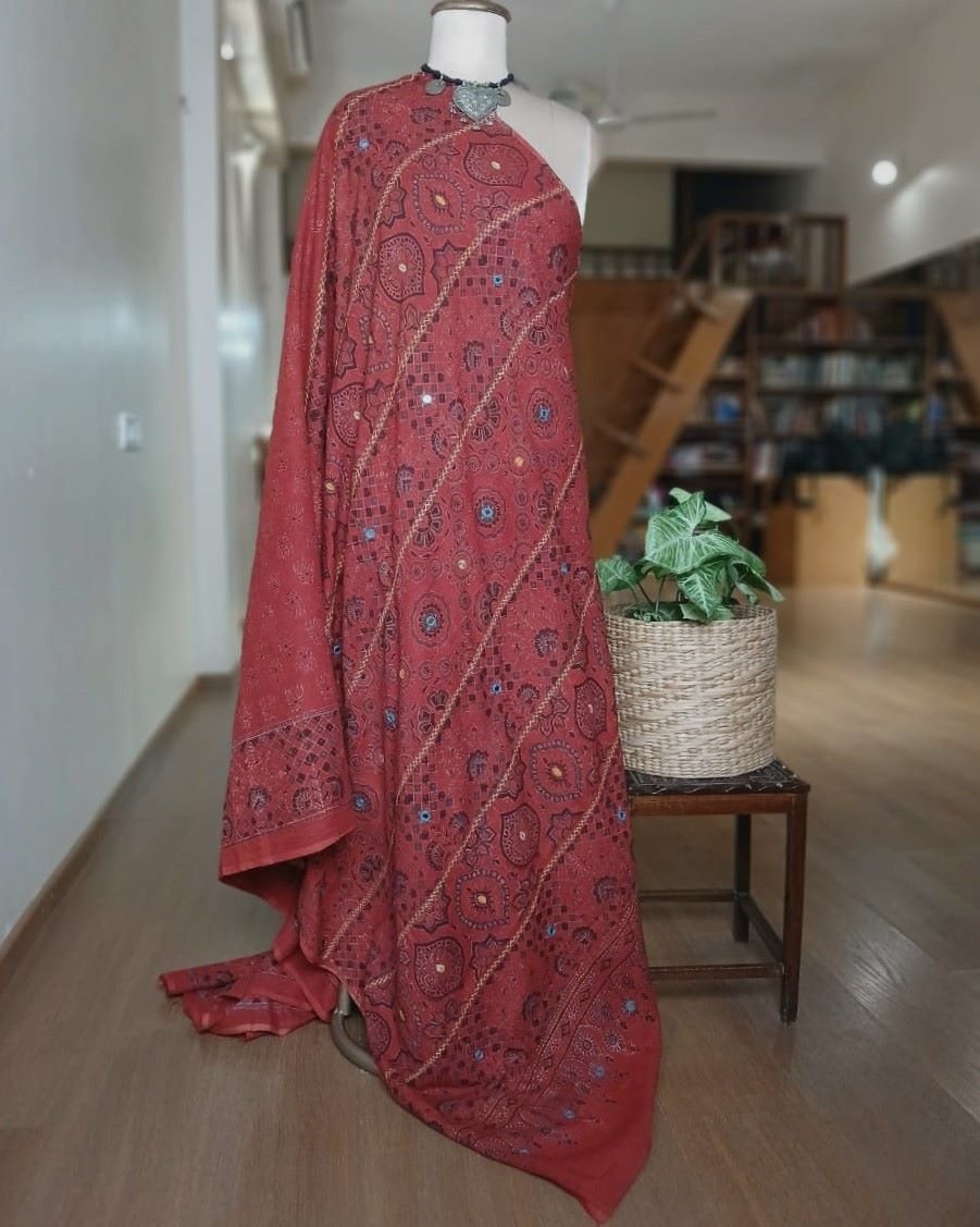 Barmer Ajrakh with Embroidered Palla Mul Cotton Saree – (AMCE1035) - Image 6