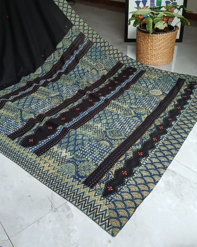 Ajrakh Applique Saree in Mul Cotton – (MCAS1027) - Image 2