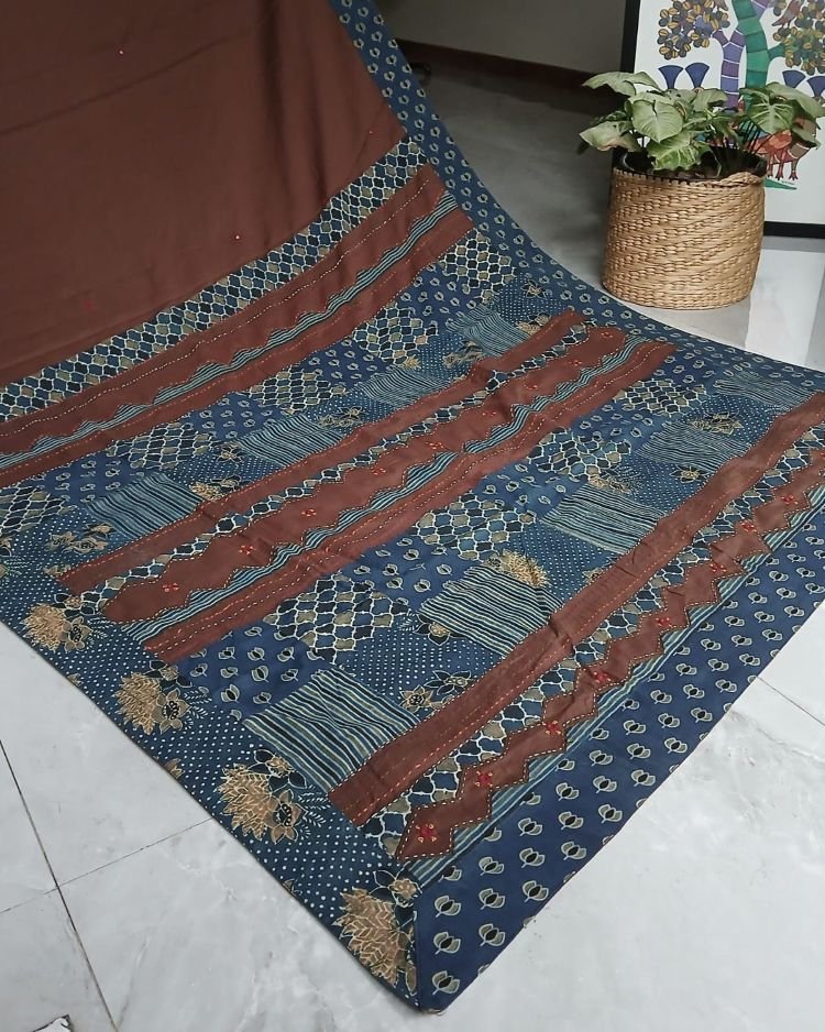 Ajrakh Applique Saree in Mul Cotton – (MCAS1029) - Image 2