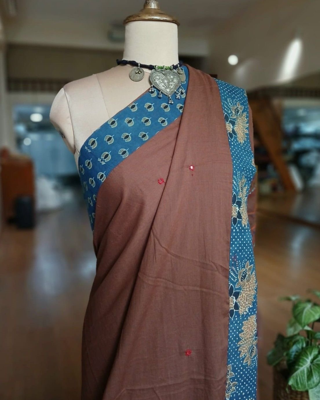 Ajrakh Applique Saree in Mul Cotton – (MCAS1029) - Image 4