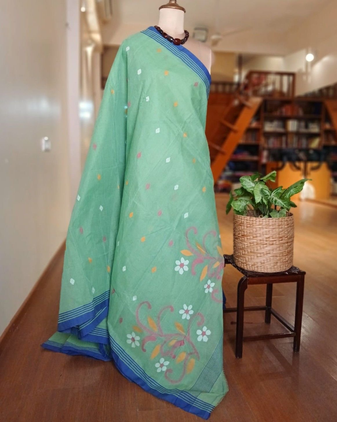 Crisp Cotton Hand Jamdani from Phulia in West Bengal - (CCHJ0008) - Image 9