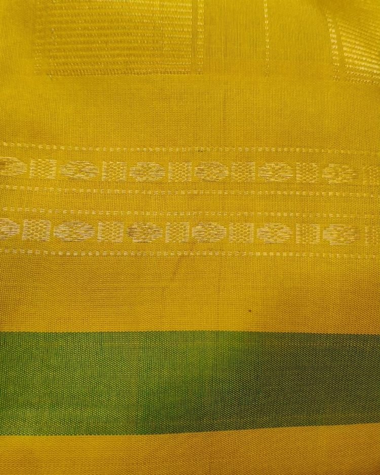Gadwal Handweave Silk Saree with Kuttu Borders – (GHSS0022) - Image 3