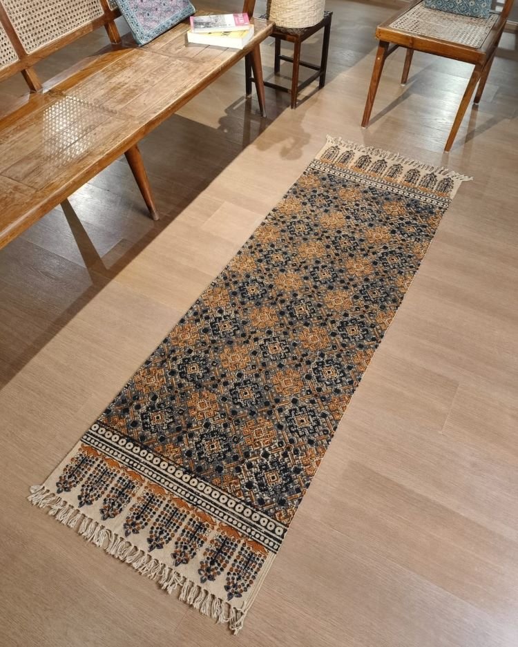 Kalamkari Dhurrie from Warangal (2 x 6 ft) – (NWKD1032) - Image 2