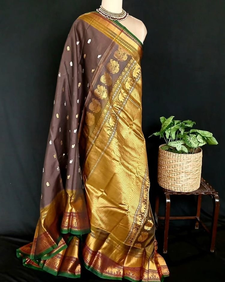 Grand Silk-Cotton Gadwal Handweave Saree with Zari Borders – (GHSS0016) - Image 5