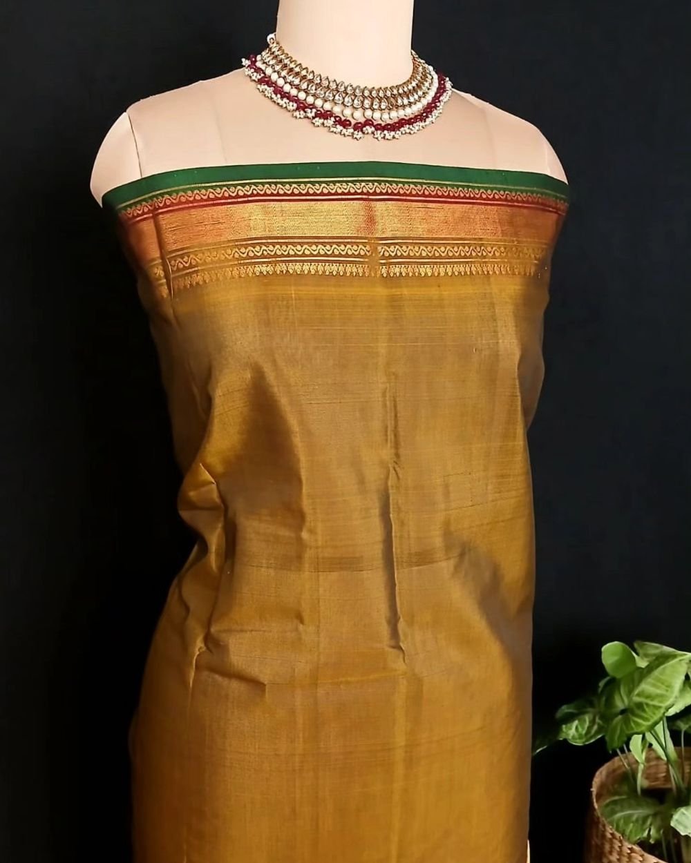 Grand Silk-Cotton Gadwal Handweave Saree with Zari Borders – (GHSS0016) - Image 8