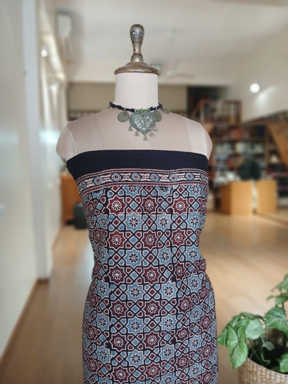 Ajrakh Mul Cotton Saree – (AMCS1045) - Image 9