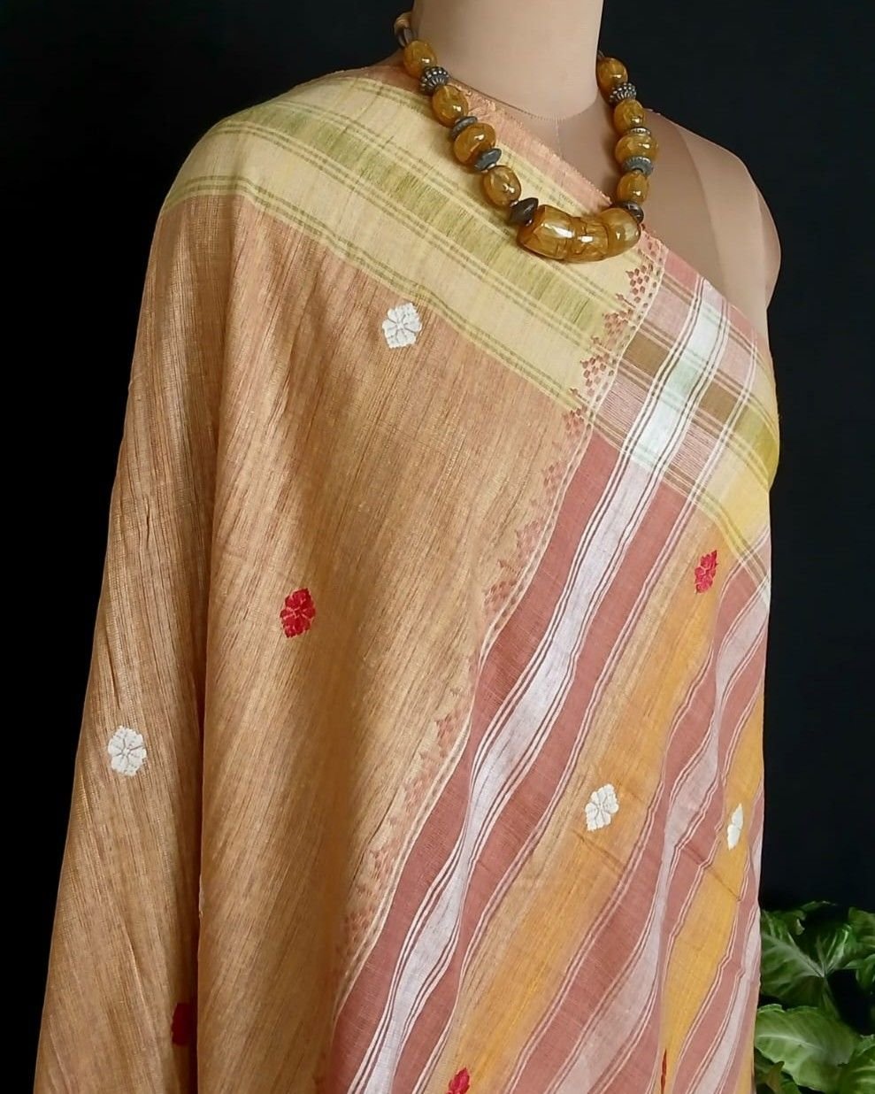 Ahimsa Eri Silk saree from Sualkuchi in Assam - (AESS0008) - Image 7