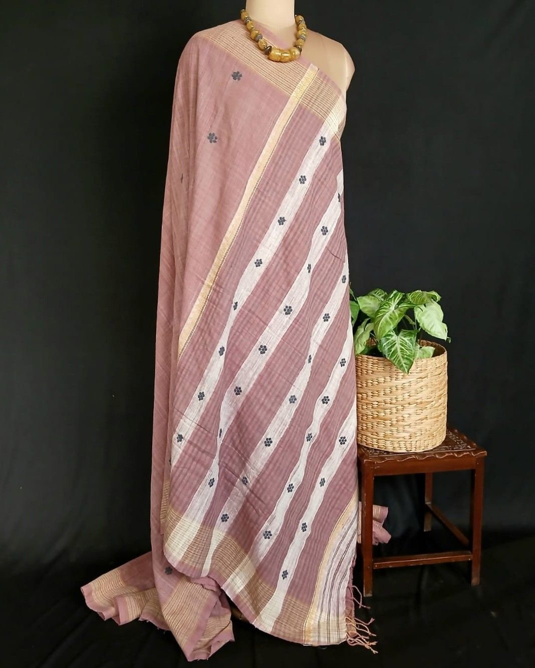 Ahimsa Eri Silk saree from Sualkuchi in Assam - (AESS0007) - Image 5