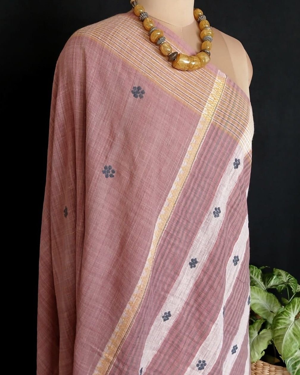 Ahimsa Eri Silk saree from Sualkuchi in Assam - (AESS0007) - Image 6