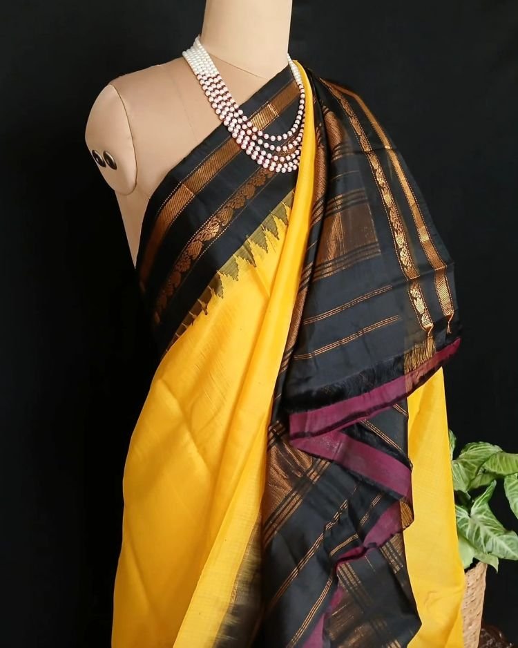 Gadwal Saree in Cotton with Silk Borders and Palla - (GKHS0001) - Image 3