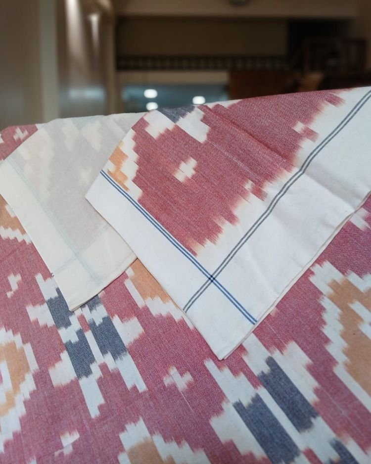 Ikat Cotton Double Bedsheet Set with Pillowcases - (BDST1017) - Image 4