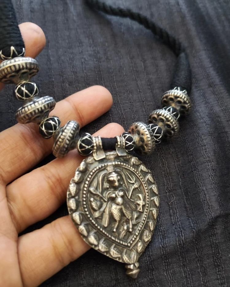 Leaf-Shaped Durga Pendant in Silver – (CCPS0007)