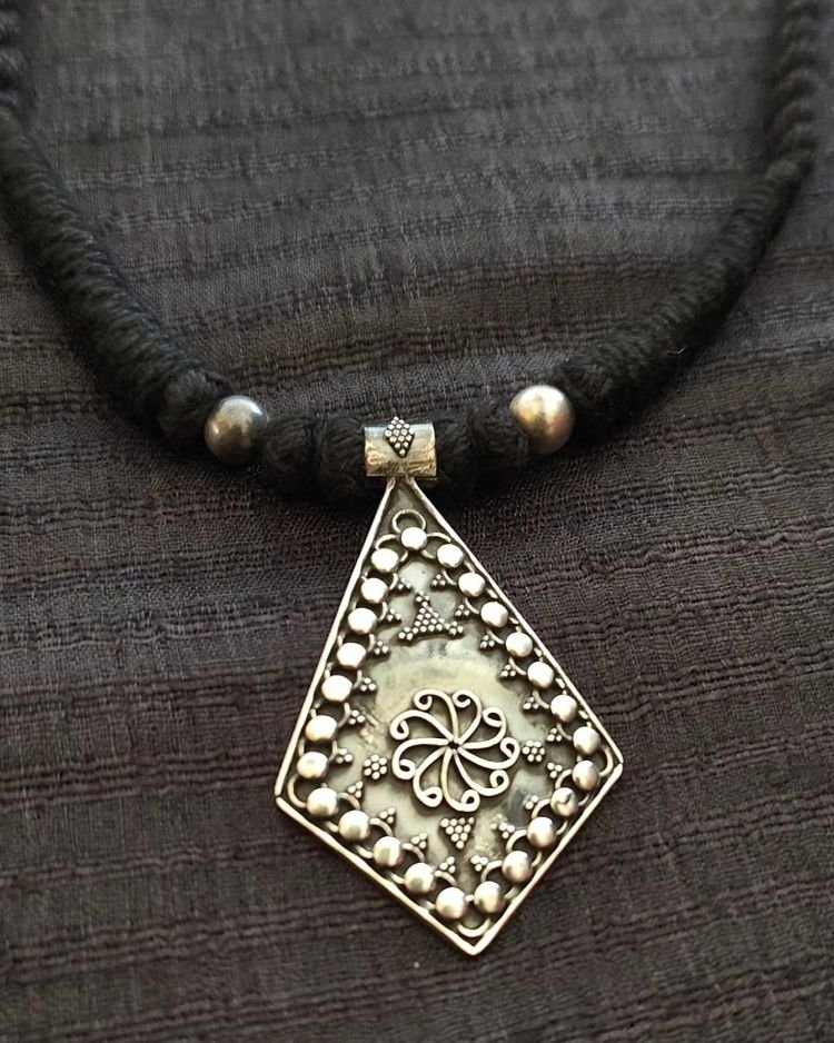 Elongated Diamond Shaped Pendant in Silver – (CCPS0008)