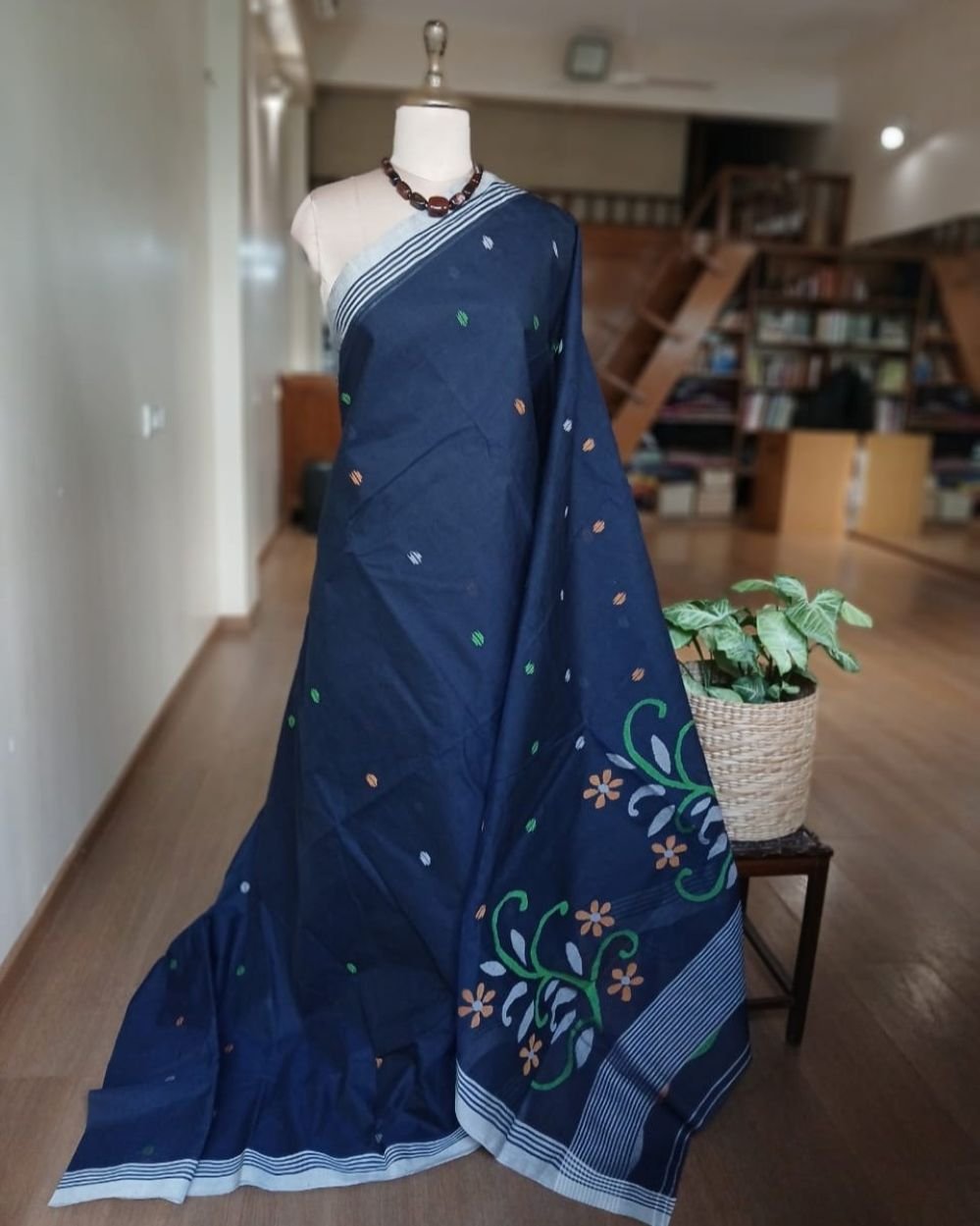 Crisp Cotton Hand Jamdani from Phulia in West Bengal – (CCHJ0013) - Image 2