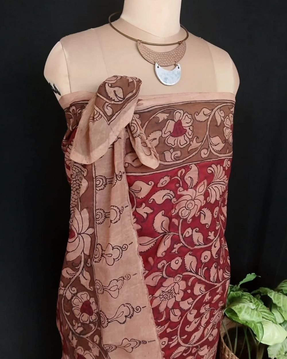 Handpainted Natural Dyes Sarong - (HNDS0001) - Image 8