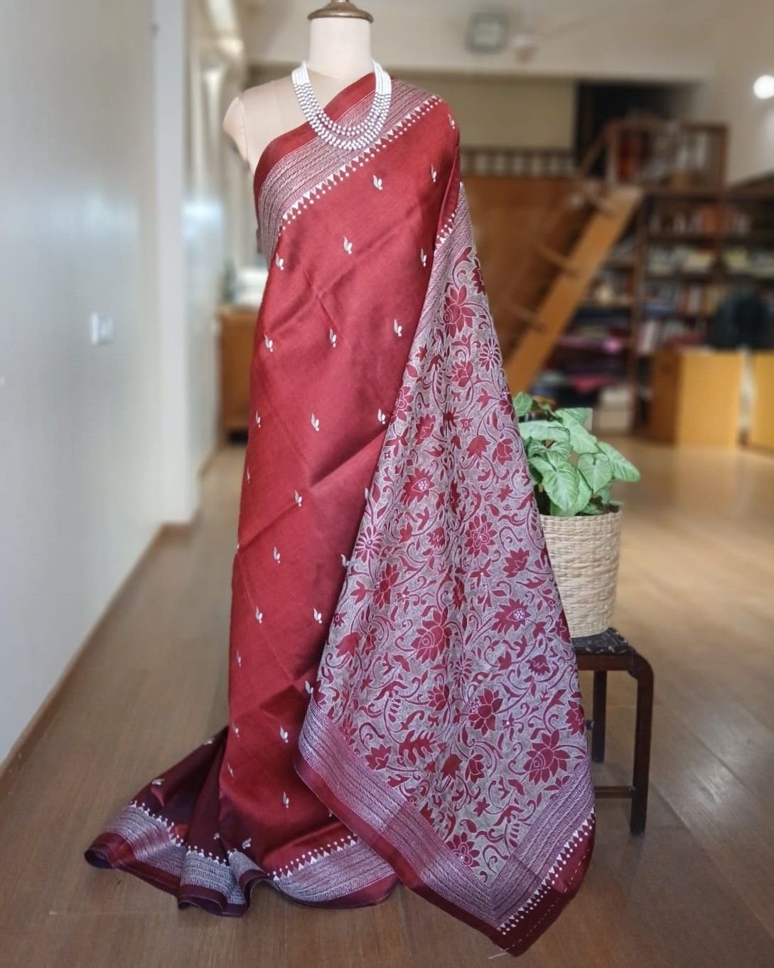 Santiniketan Kantha Saree in pure Bisnupuri Silk – (SNBK1058) - Image 2