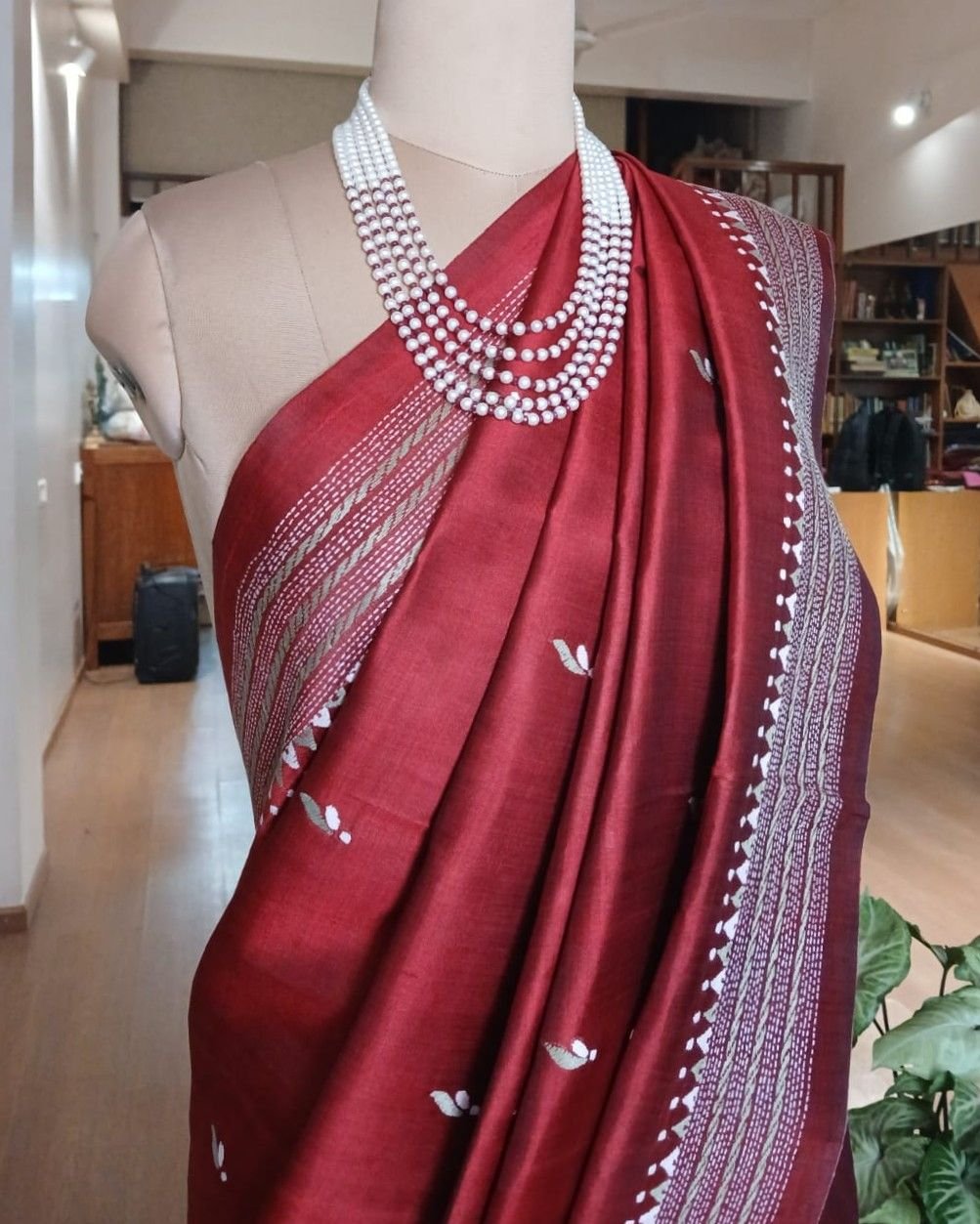 Santiniketan Kantha Saree in pure Bisnupuri Silk – (SNBK1058) - Image 9