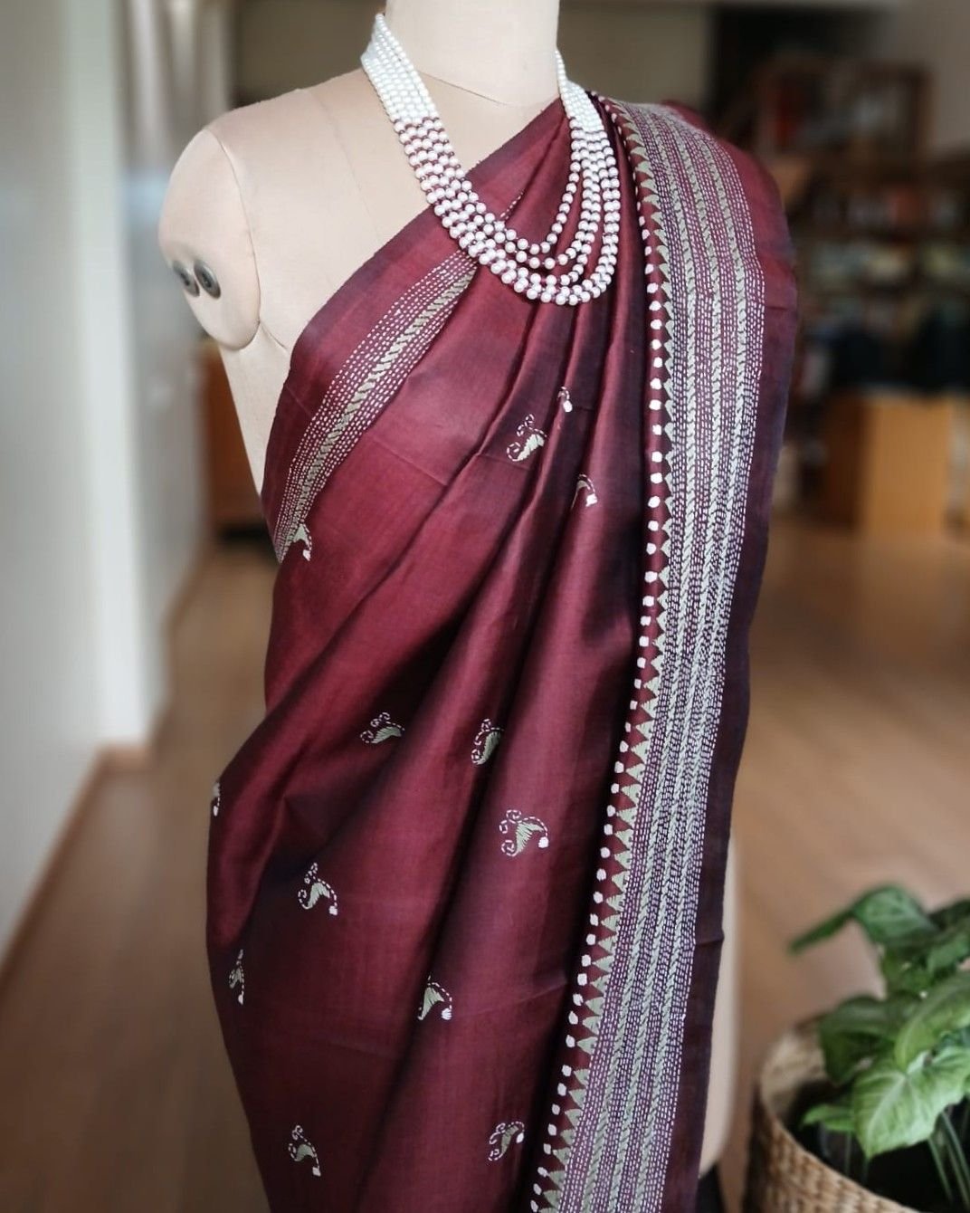 Santiniketan Kantha Saree in pure Bisnupuri Silk – (SNBK1063) - Image 9