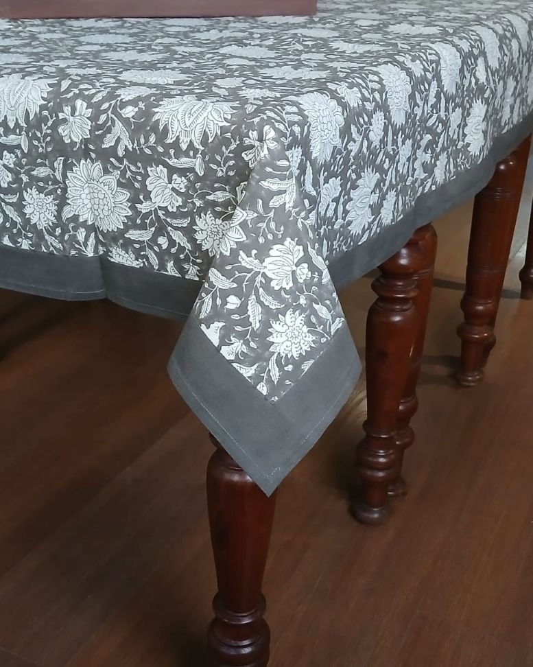 8-Seater Dining Tablecloth 5 x 8 ft – (SDTC0013)