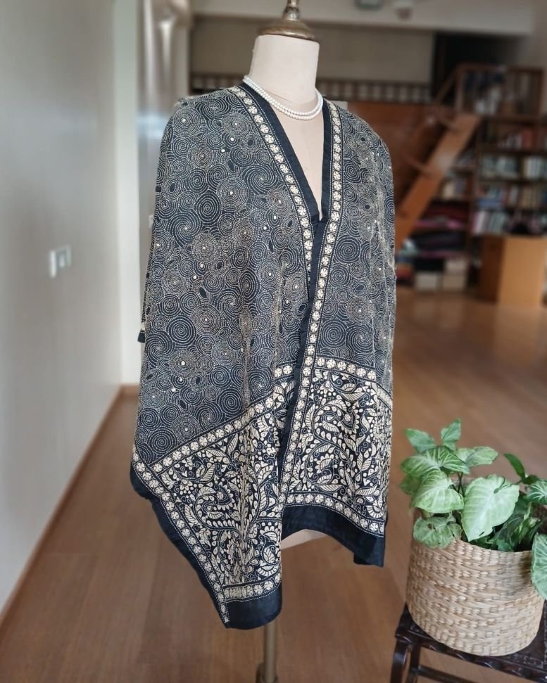 Tussar silk stole with kantha hand-embroidery, made in Santiniketan – (TSSK0013)