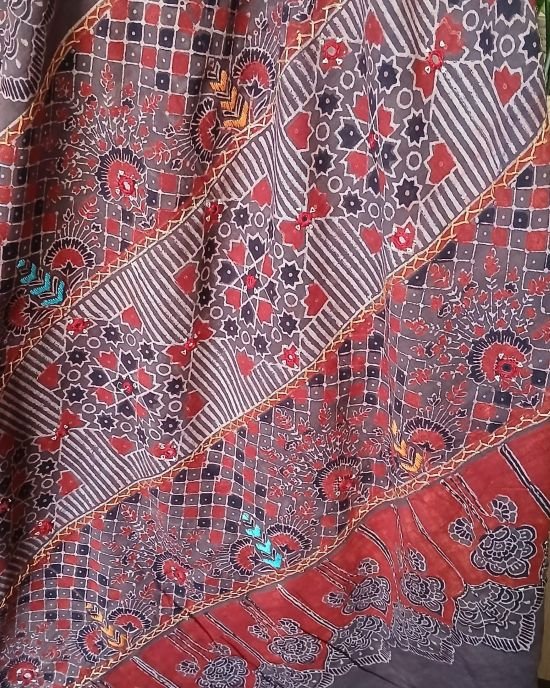 Barmer Ajrakh with Embroidered Palla Mul Cotton Saree – (AMCE1116) - Image 4