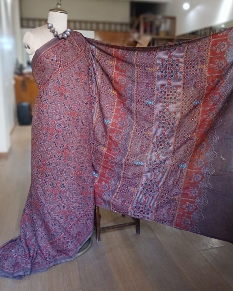 Barmer Ajrakh with Embroidered Palla Mul Cotton Saree – (AMCE1116) - Image 5