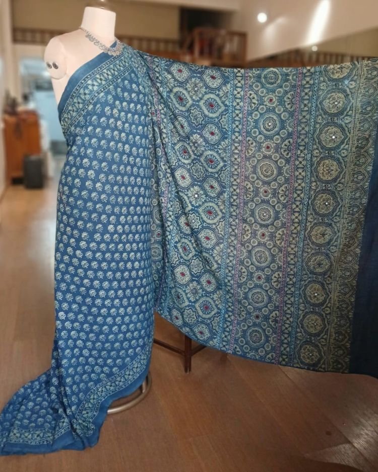 Barmer Ajrakh with Embroidered Palla Mul Cotton Saree – (AMCE1117) - Image 5