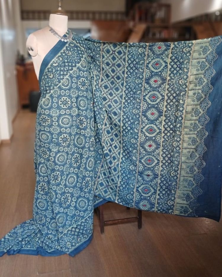 Barmer Ajrakh with Embroidered Palla Mul Cotton Saree – (AMCE1102) - Image 5