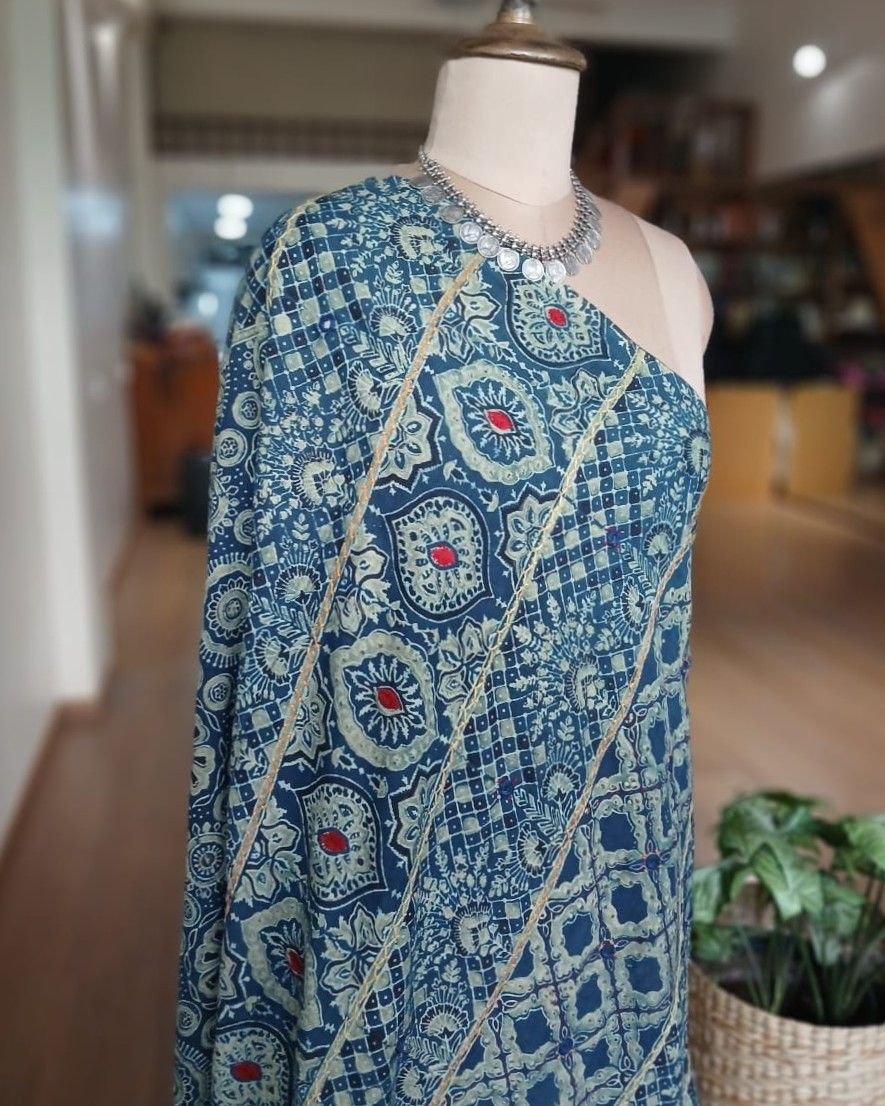 Barmer Ajrakh with Embroidered Palla Mul Cotton Saree – (AMCE1102) - Image 9