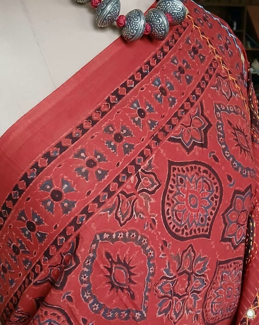 Barmer Ajrakh with Embroidered Palla Mul Cotton Saree – (AMCE1125) - Image 3