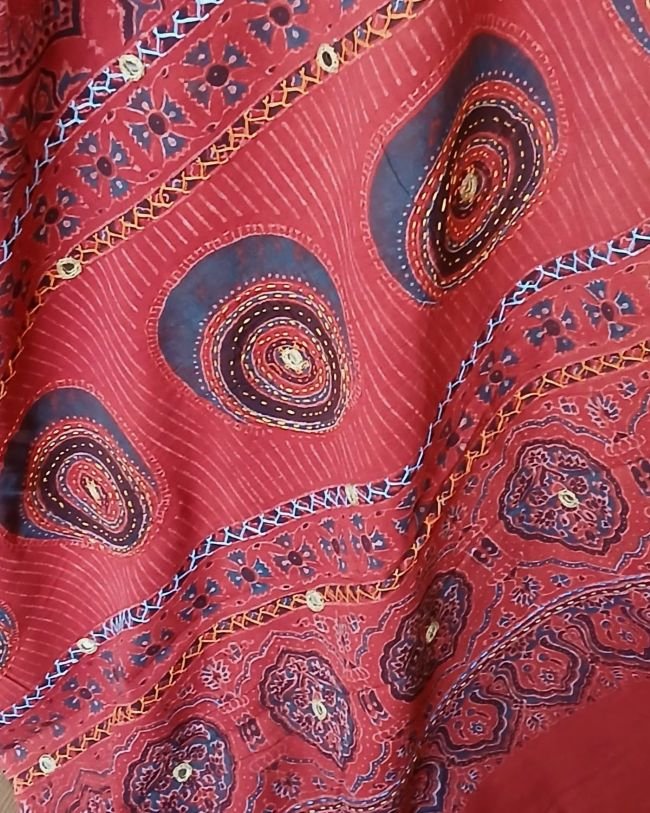 Barmer Ajrakh with Embroidered Palla Mul Cotton Saree – (AMCE1125) - Image 4