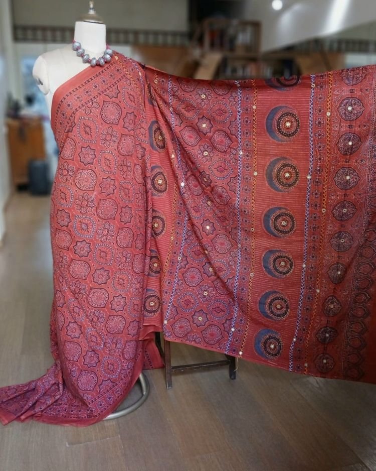 Barmer Ajrakh with Embroidered Palla Mul Cotton Saree – (AMCE1125) - Image 5