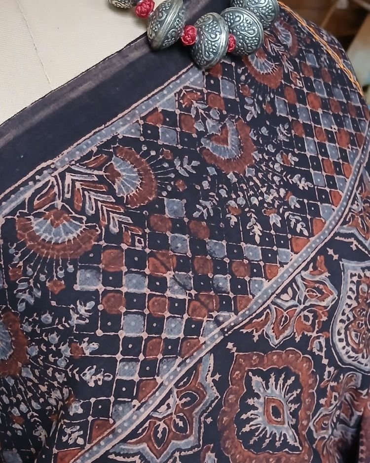 Barmer Ajrakh with Embroidered Palla Mul Cotton Saree – (AMCE1109) - Image 3