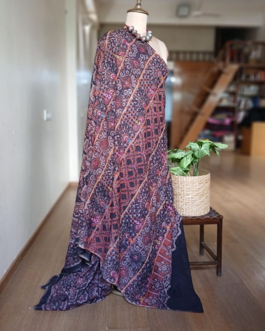 Barmer Ajrakh with Embroidered Palla Mul Cotton Saree – (AMCE1109) - Image 8