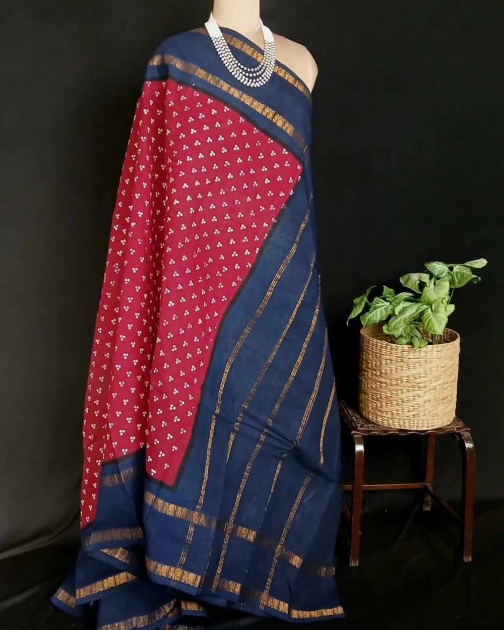 Hand-knotted Madurai Sungudi Cotton Saree- (HKSS0016) - Image 7