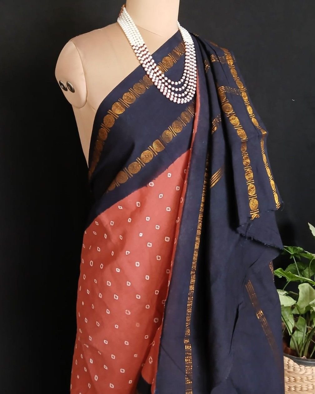 Hand-knotted Madurai Sungudi Cotton Saree- (HKSS0017) - Image 5