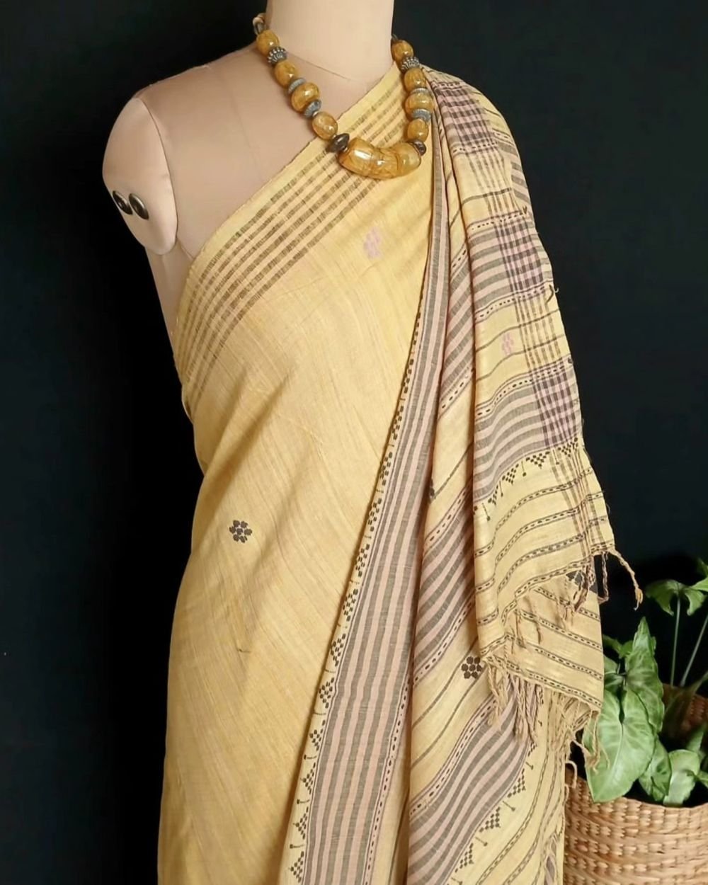 Ahimsa Eri Silk saree from Sualkuchi in Assam - (AESS0012)