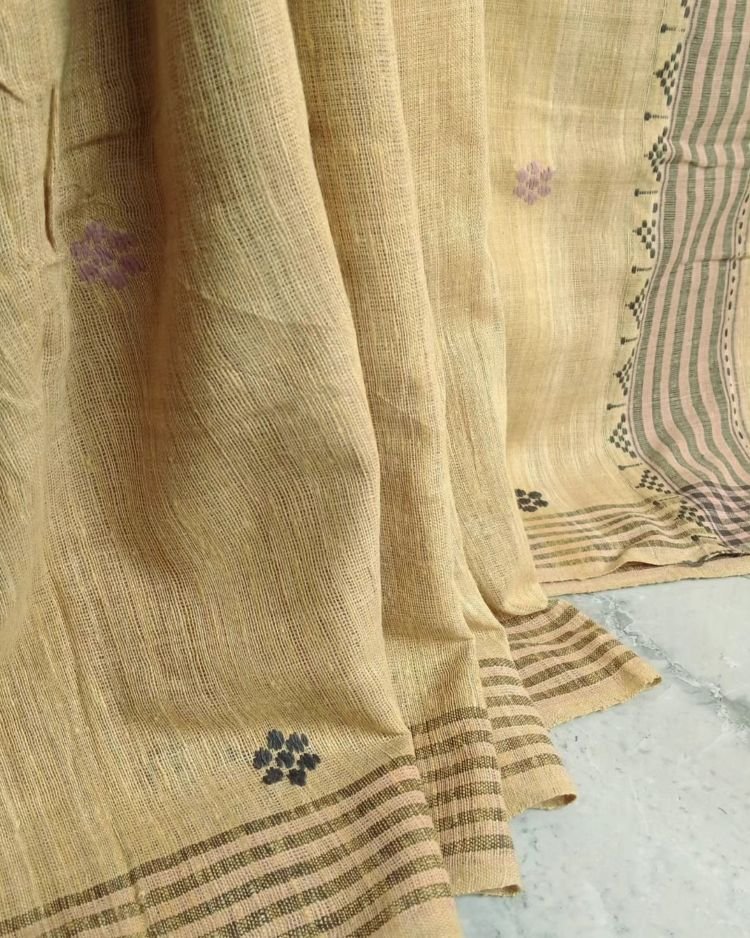 Ahimsa Eri Silk saree from Sualkuchi in Assam - (AESS0012) - Image 7