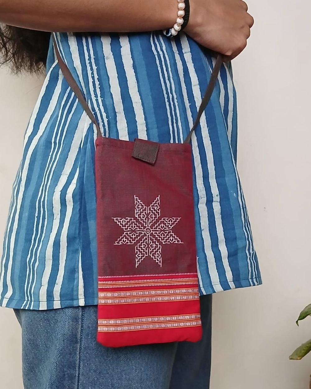 Kasuti Embroidered Mobile Phone Sling Bag -(KSMS0012)