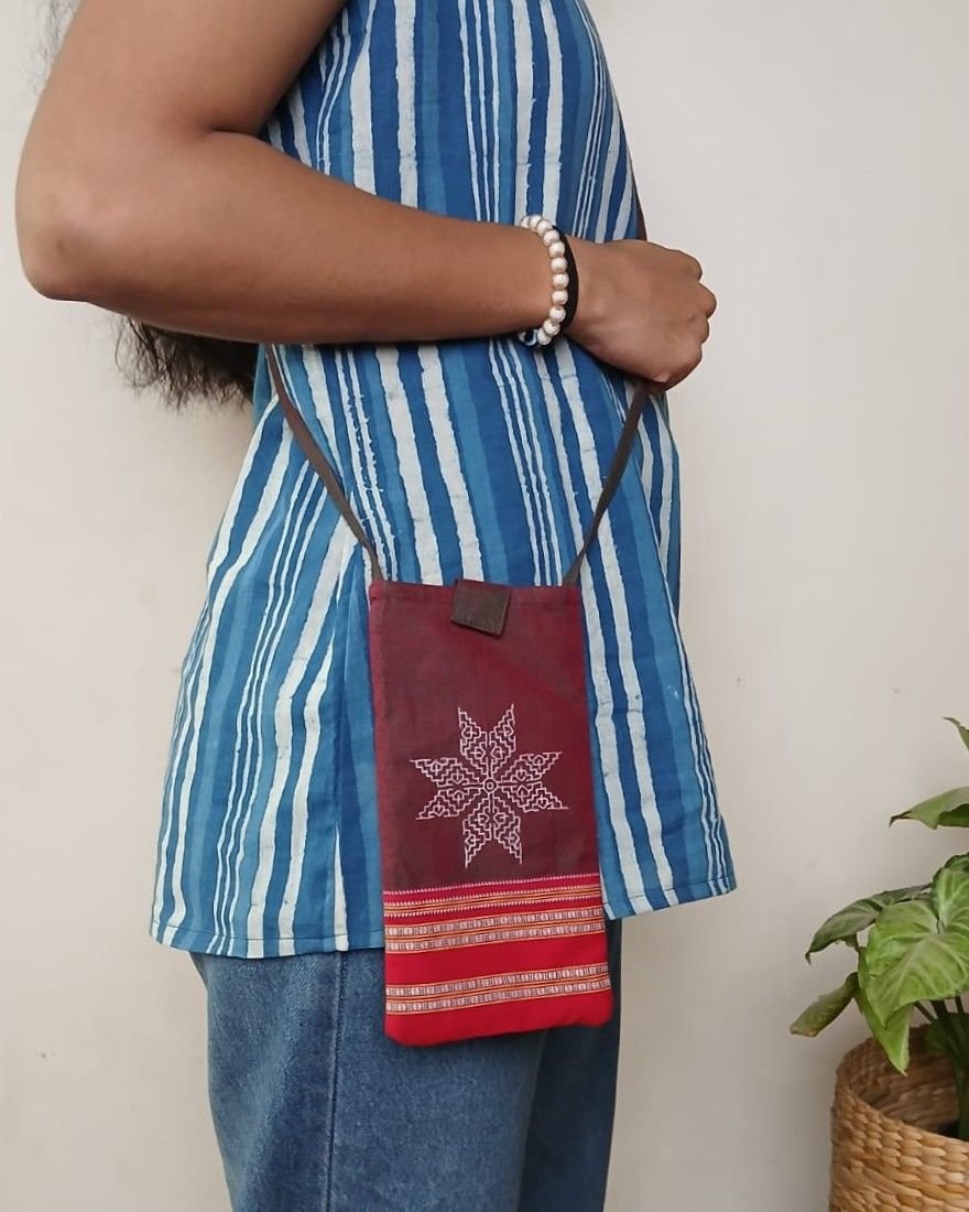 Kasuti Embroidered Mobile Phone Sling Bag -(KSMS0012) - Image 3