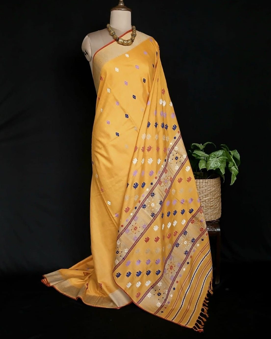 Ahimsa Eri Silk saree from Sualkuchi in Assam - (AESS0015)